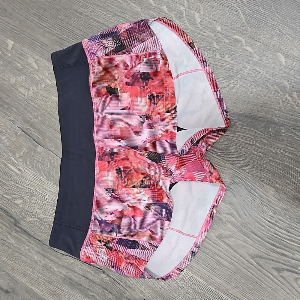 Lululemon speed up running shorts 2.5"